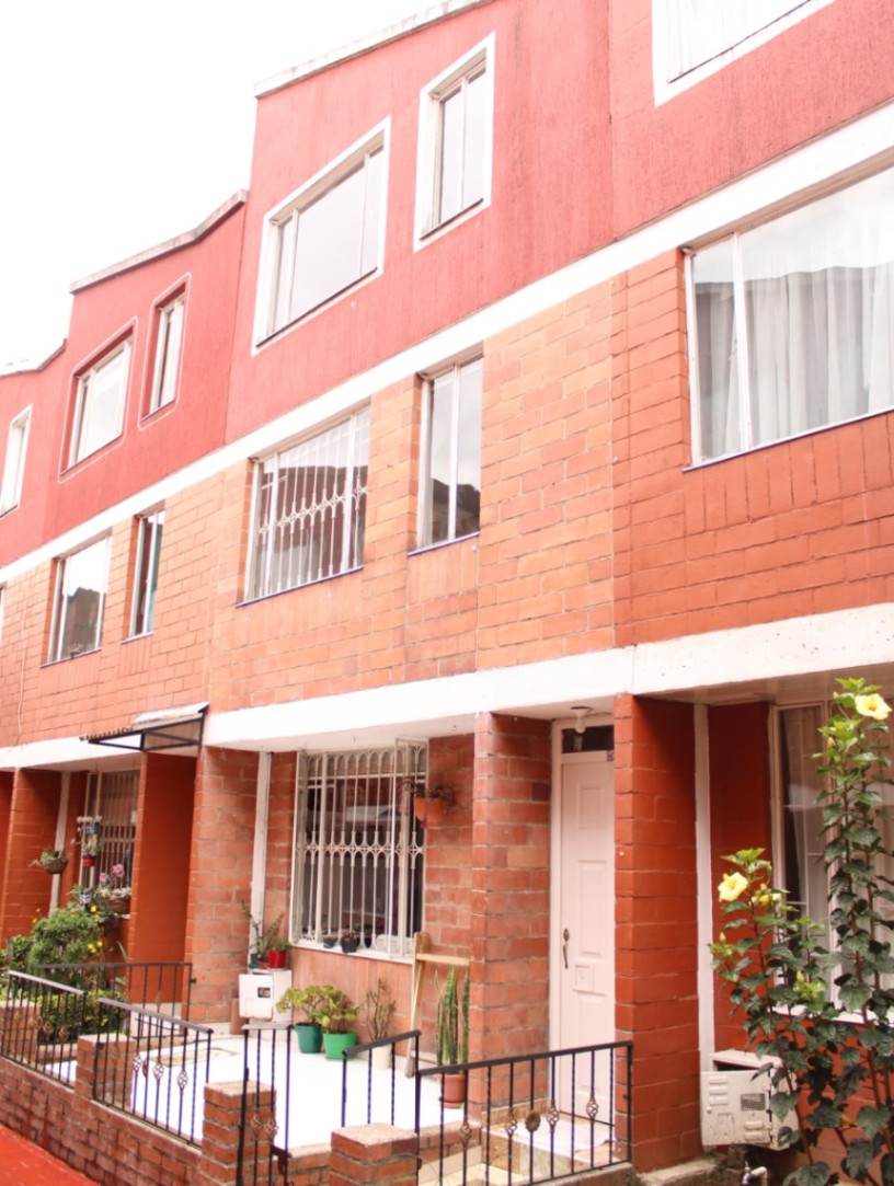 Cra. 102 #70-15, Bogotá, Colombia